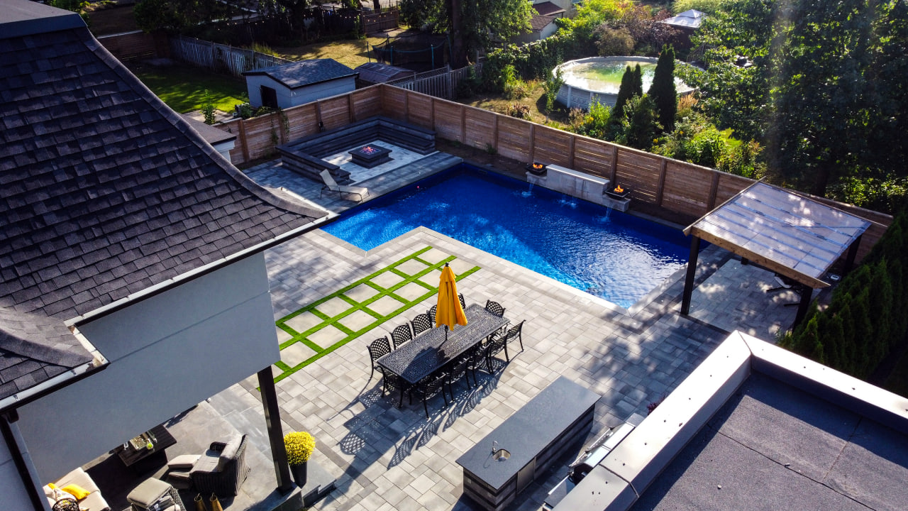 Hand-cut natural stonework detail by Luxe Pools
